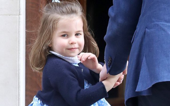 Mới 3 tuổi nhưng Công chúa Charlotte đã vượt mặt anh trai về sức ảnh hưởng trong lĩnh vực thời trang - Ảnh 2.
