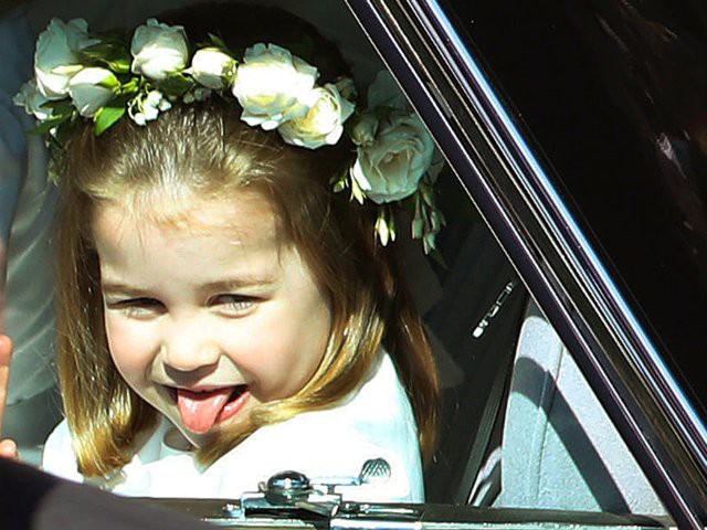 Mới 3 tuổi nhưng Công chúa Charlotte đã vượt mặt anh trai về sức ảnh hưởng trong lĩnh vực thời trang - Ảnh 9.